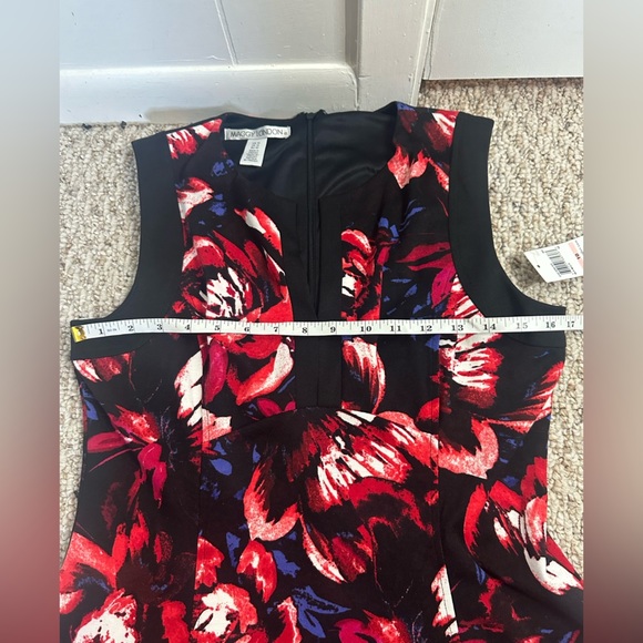 Maggy London Black and Red Plunge Neckline Sheath Dress size 10 New with tag - Picture 8 of 8